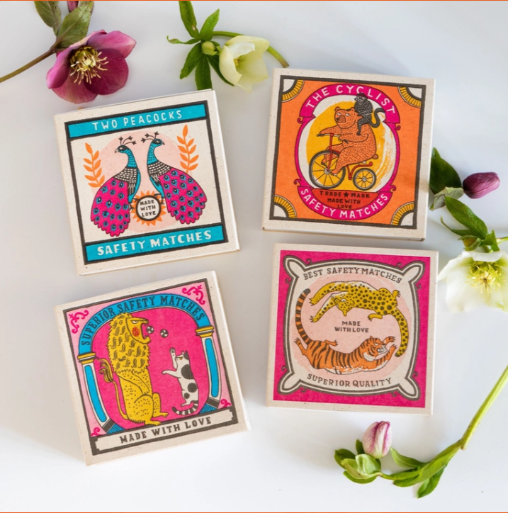 Boîte d’allumettes carrée – Design illustré - L'essentiel